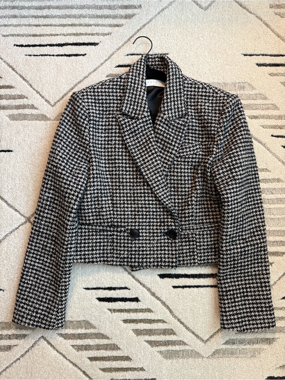 ASTR The Label Houndstooth Cropped Blazer Jacket